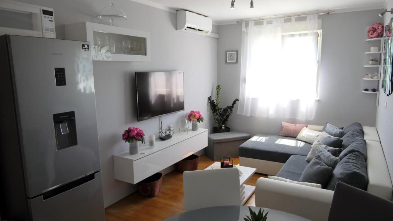 Appartement Apartman *Sanja* Omiš Extérieur photo