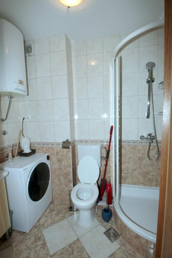 Appartement Apartman *Sanja* Omiš Extérieur photo